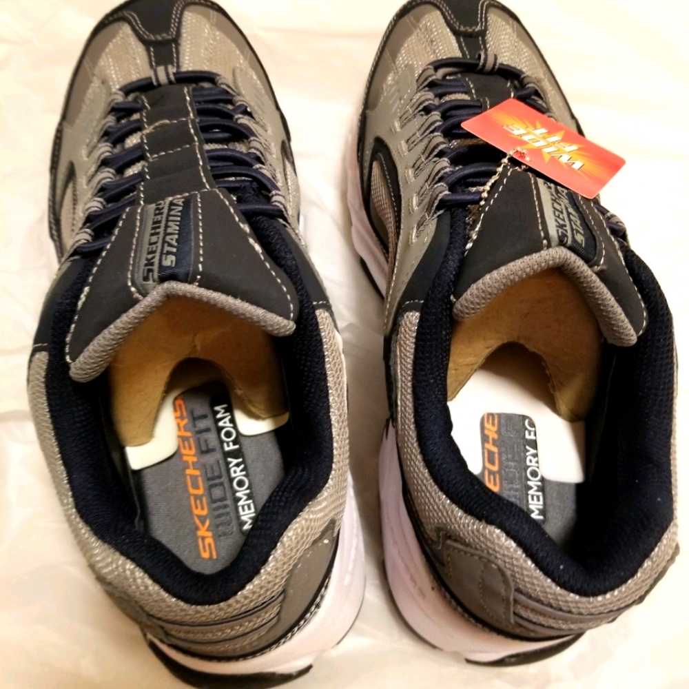 NEW Men's Skechers Stamina w/ Memory Foam Size 8